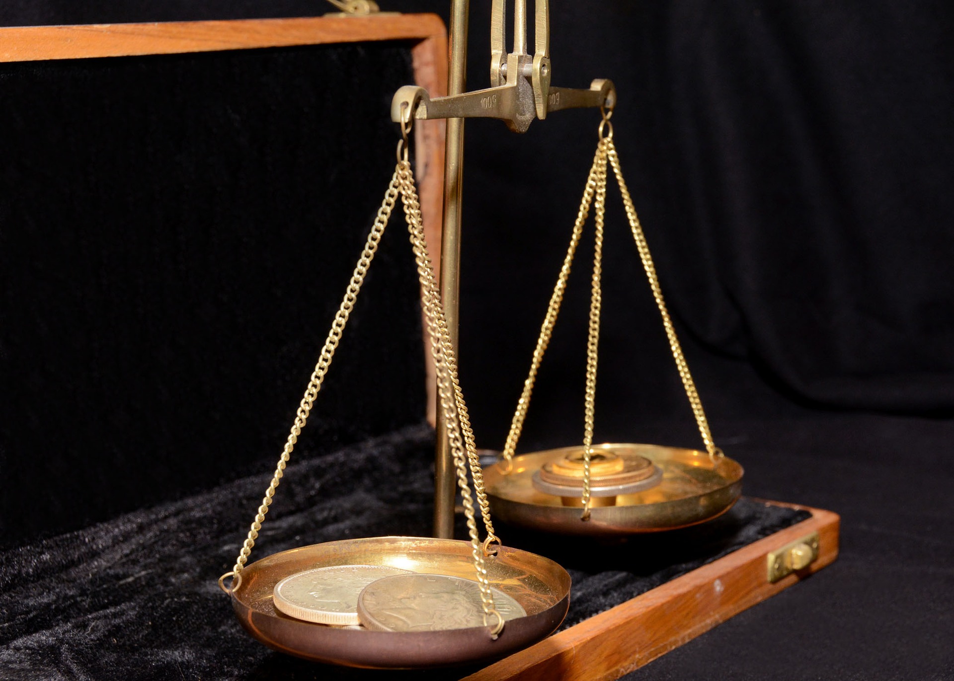 Alte Balkenwaage als Symbol für Balance