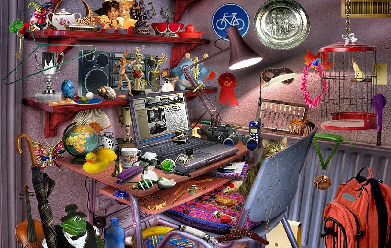 Völlig überfülltes, chaotisches Zimmer