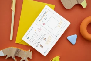 Wenn-Dann-Plan-Blatt auf orangem Hintergrund mit Holztieren
