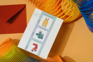 Bildkarten „Was kommt zuerst?“ auf orangem Hintergrund mit Regenbogenspirale